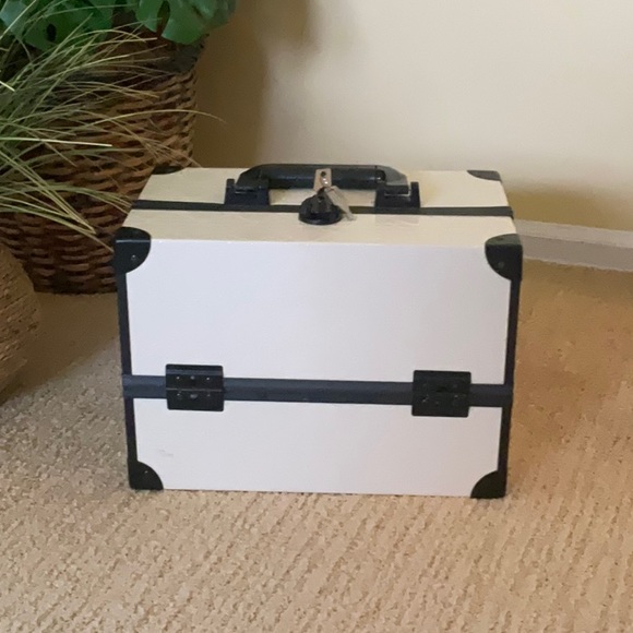 Other - Cosmetic Case Makeup Case Storage/Travel Organizer